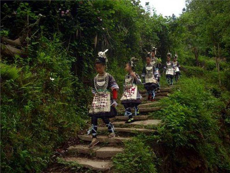 小学六年级上册音乐-山路十八弯-接力版(10张)ppt课件第3页