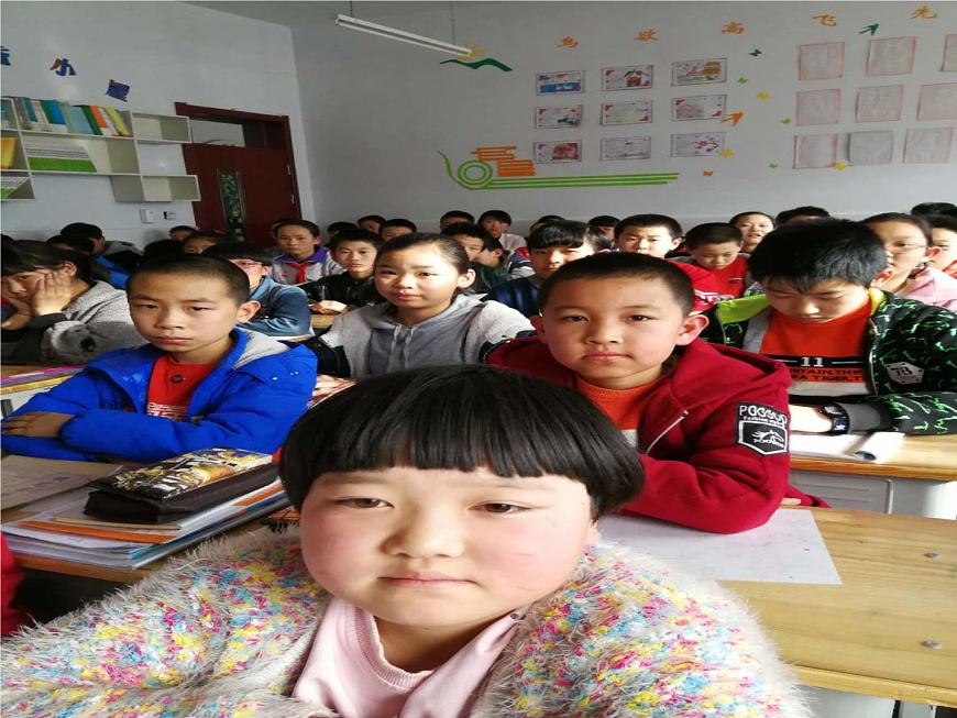 2022年小學(xué)生美術(shù)第5課景物的近大遠(yuǎn)小冀美版(26張)ppt課件第6頁