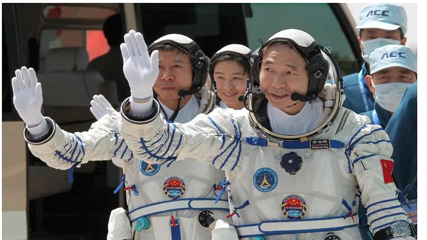 新统编版小学语文二下 课文5 18《太空生活趣事多》课件(一)第4页