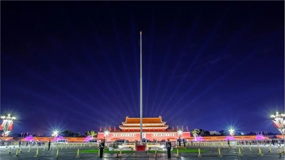 2024统编版小学语文六年级上册第二单元8.《灯光》-教学课件第2页