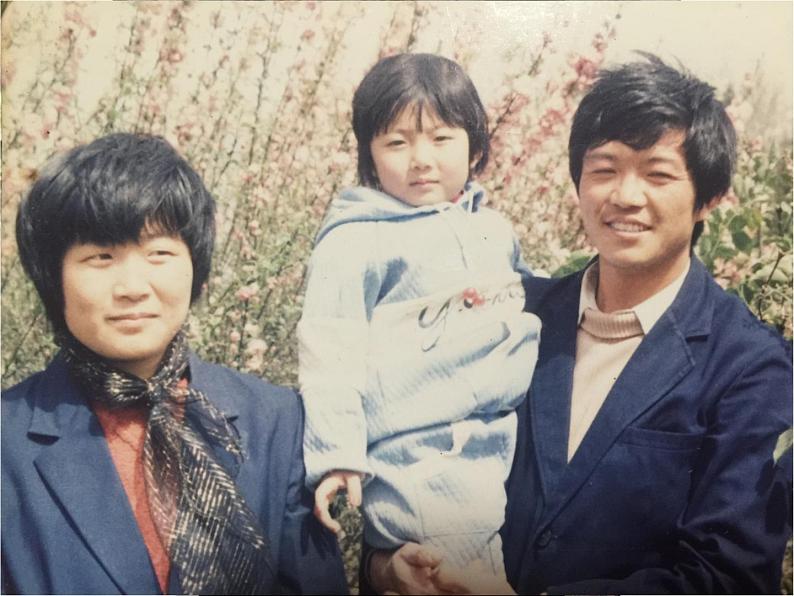人教精通版(三年级起点)三年级下册Unit 3 This is my father.Lesson 18(课件)05
