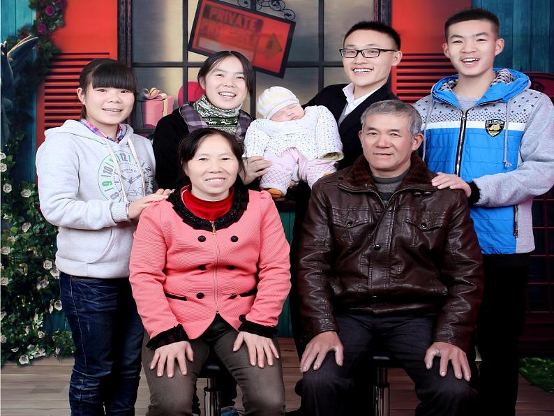 人教新起点小学英语二年级上册《Unit 1 My Family》PPT课件 (3)第6页