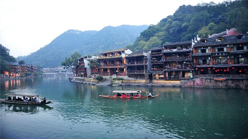 2.3《邊城（節(jié)選）》課件第2頁(yè)