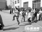 人音小學(xué)音樂四上《3哦，十分鐘》PPT課件