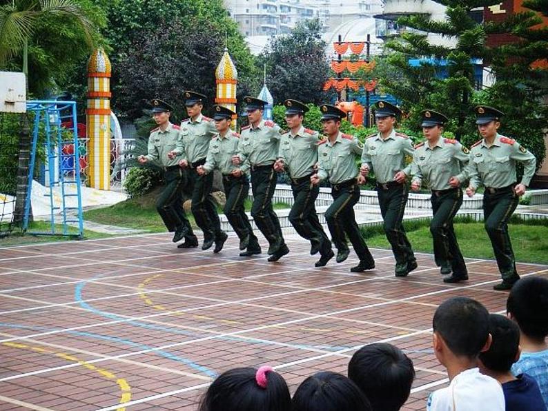 小学二年级上册音乐课件-《学做解放军》冀少版-(共13张PPT)05