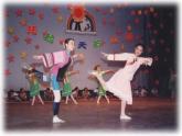 小學(xué) / 美術(shù) / 湘美版 / 二年級(jí)下冊(cè) / 第7課 快樂(lè)的舞蹈課件-(1)