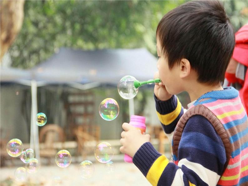 一年级下册美术课件－3.五彩的泡泡｜岭南版02