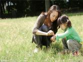 最新赣美版小学四年级下册美术6、献给母亲的礼物课件