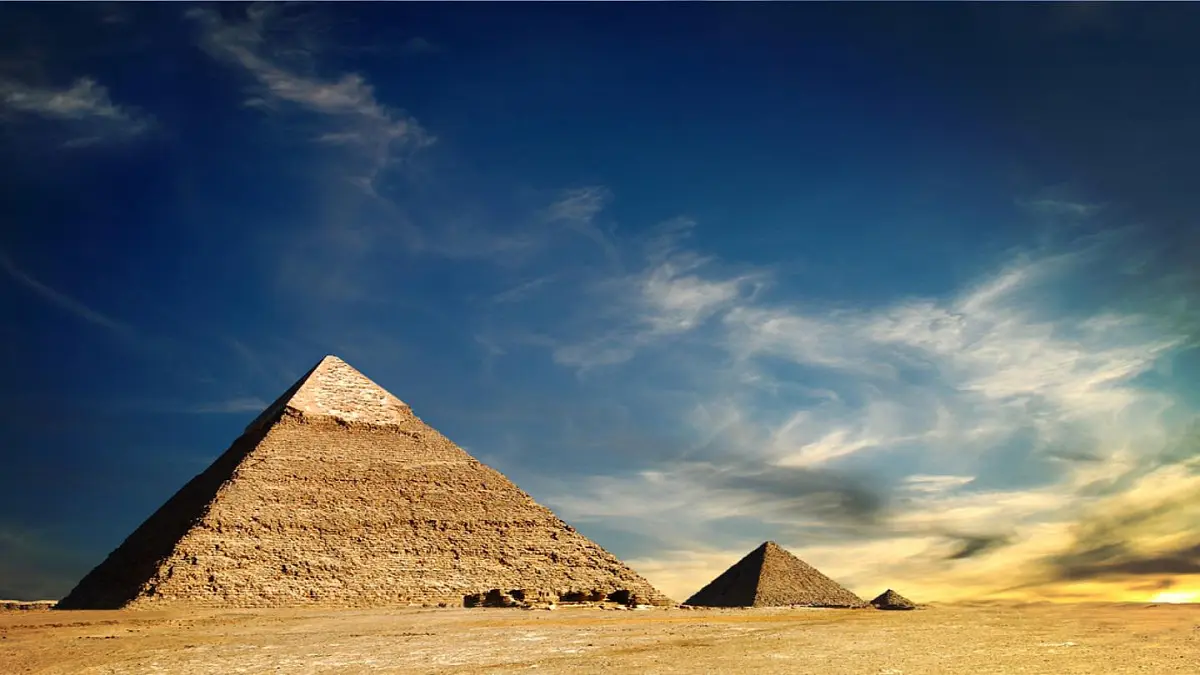 新统编版小学语文五下 7-20《金字塔》教学课件（第一课时）第1页