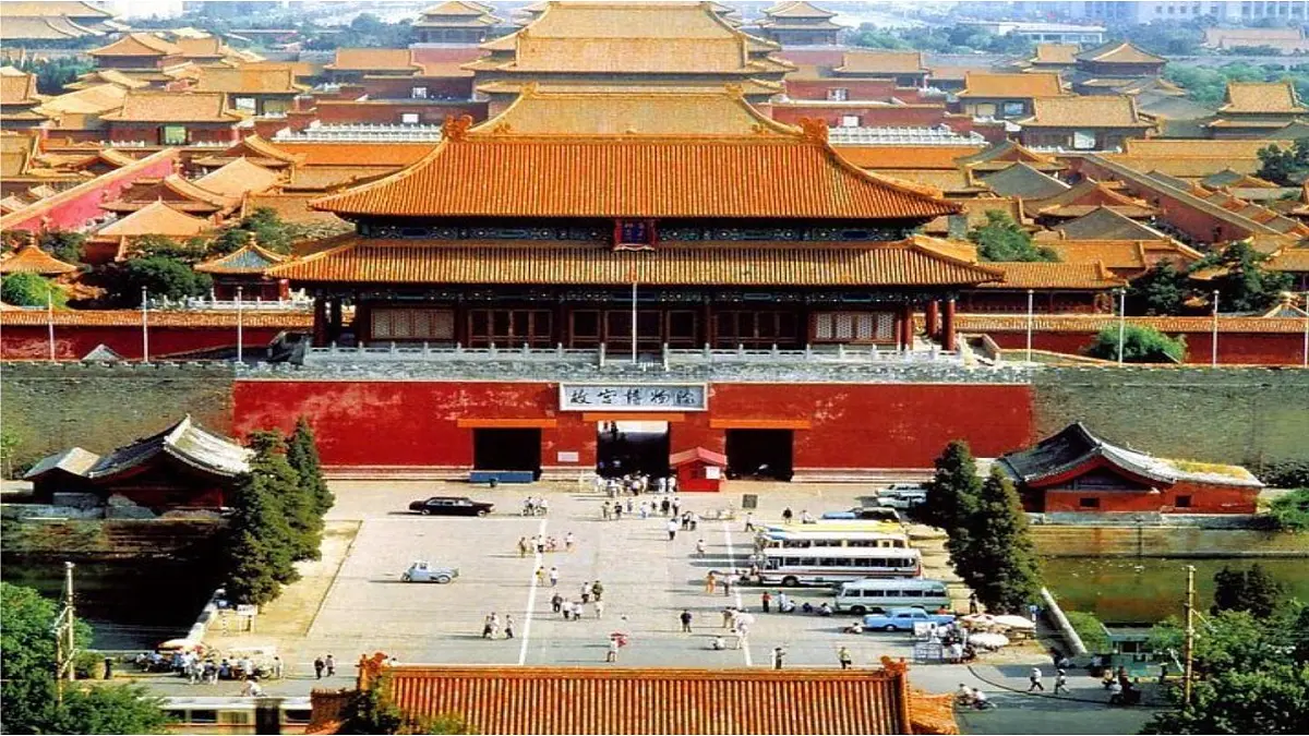 统编版语文六年级上册课件《12 故宫博物院》第2页