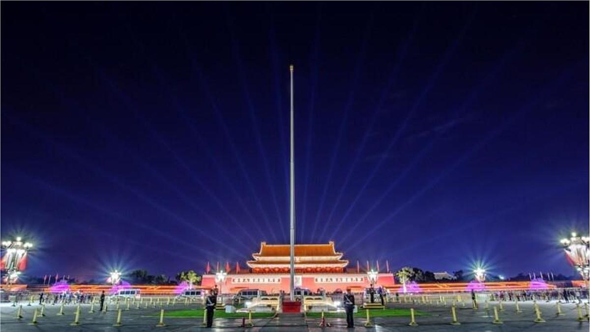 2024统编版小学语文六年级上册第二单元8.《灯光》-教学课件第2页