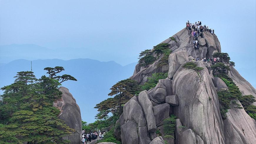 17.爬天都峰第2页