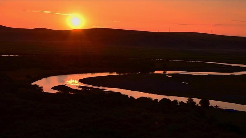 人教部编版语文四年级下册5.16《 海上日出》课件+教案+素材04