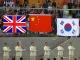 人教精通版小學(xué)英語五下 Unit6 We are watching the games.(Lesson33) 課件