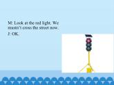 科普版（三年级起点）小学英语五年级下册  Lesson 2   We mustn't cross the street now  课件