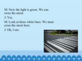 科普版（三年级起点）小学英语五年级下册  Lesson 2   We mustn't cross the street now  课件