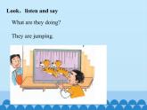 接力版（三年级起点）小学英语五年级上册   Lesson 8   The pandas are playing football!   课件