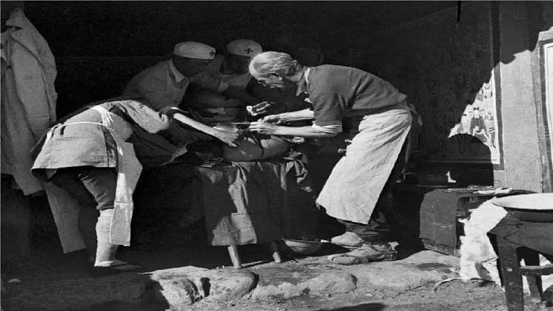 人教部编版七年级语文上册《12 纪念白求恩》探究教学课件PPT优秀公开课02