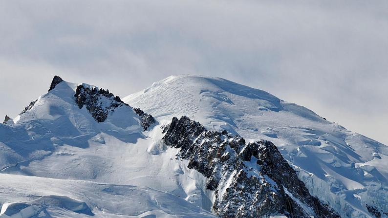 人教部编版八年级语文下册第19课《登勃朗峰》精品实用课件第6页