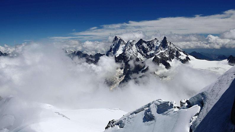 人教部编版八年级语文下册第19课《登勃朗峰》精品实用课件第8页