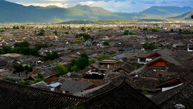 人教部编版八年级语文下册第20课《一滴水经过丽江》精品实用课件07