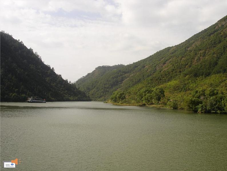 部编版八年级语文上册--12《与朱元思书》课件02