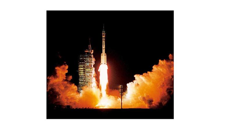 22 太空一日课件PPT第1页