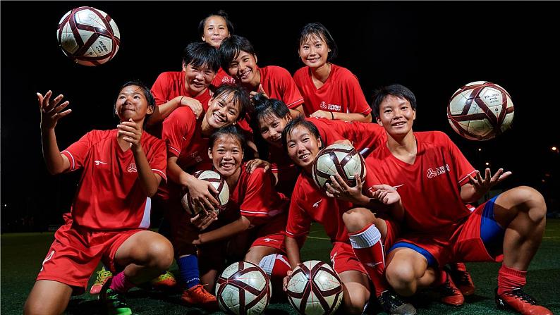 3 “飞天”凌空——跳水姑娘吕伟夺魁记第1页