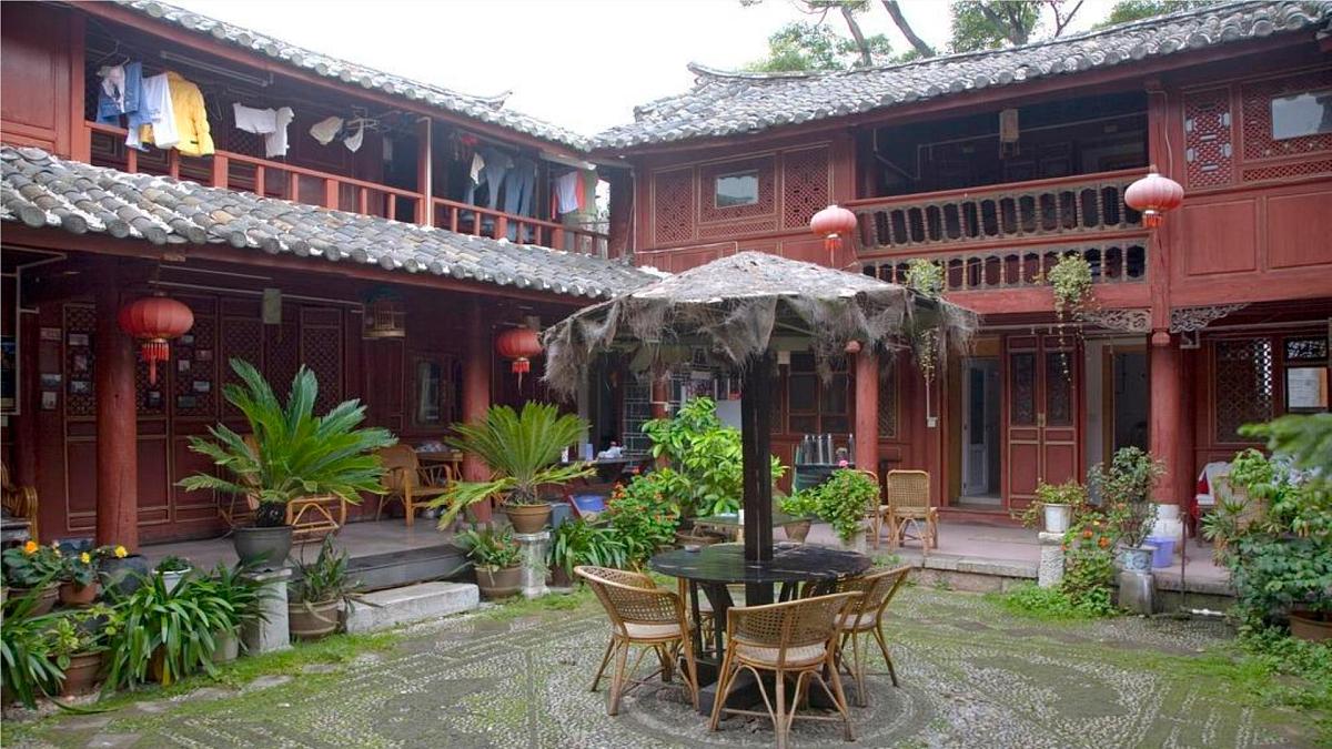 统编版八年级语文下册20《一滴水经过丽江》课件第6页