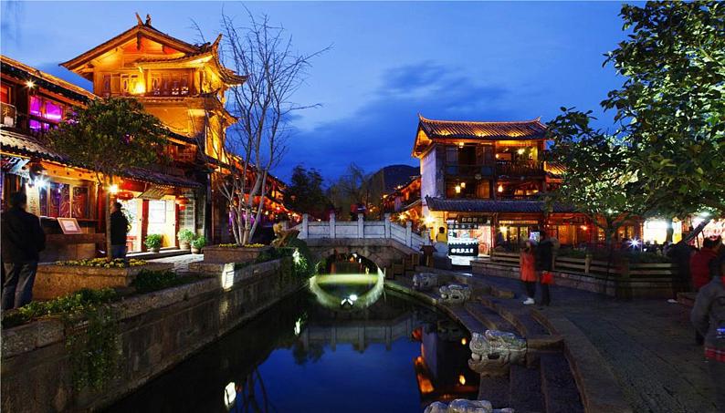 部编版八年级语文下册第20课《一滴水经过丽江》(共39张PT） 课件08