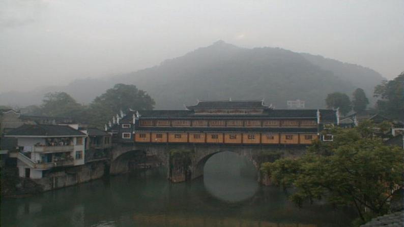 版本1.5.2PPT：美丽的忧愁——以四组爱情故事为例探析《边城》主旨第4页