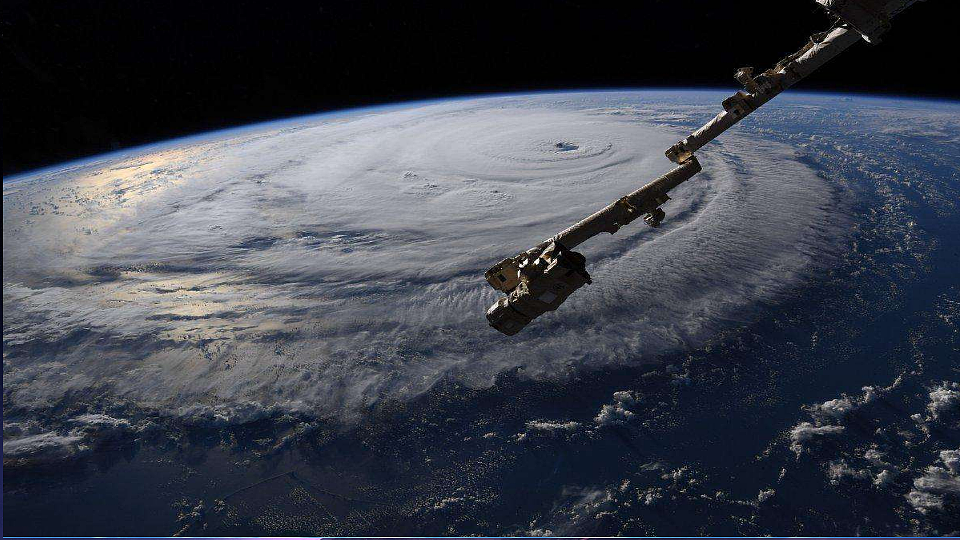 【核心素养】部编版小学语文二年级下册17太空生活趣事多-课件第2页