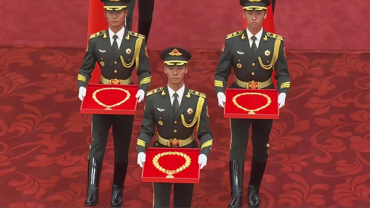 【议题式教学】8.1《中华人民共和国主席——国家主席的产生和地位》教学课件第4页