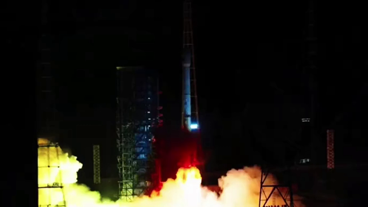 3.7《探索宇宙》教学课件第3页